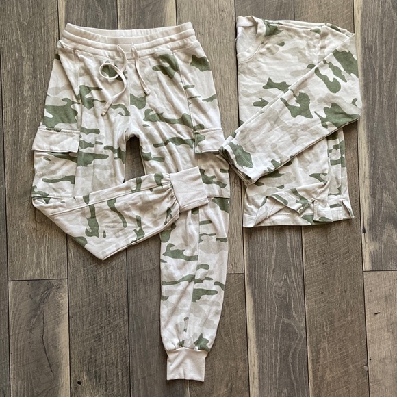 Sundry Camo Boxy Crew & Jogger Set - Picture 2 of 16